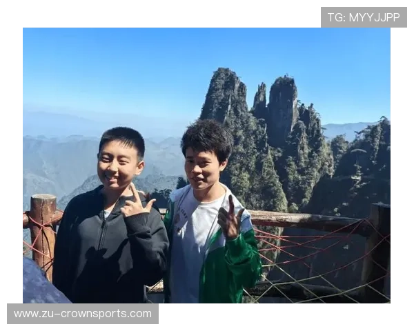 侯志慧赛前吃香蕉被拍,网友:这姐举重完还能顺手拎走超市水果区?