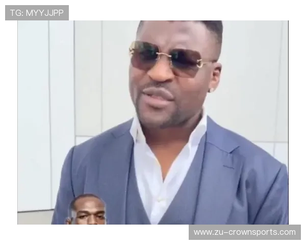 乔恩·琼斯居然能在训练馆穿得比明星还闪,这日常真是戏精开挂了吧? 乔恩·琼斯居然能在训练馆穿得比明星还闪,这日常真是戏精开挂了吧?